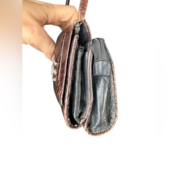 Vintage Brighton Crossbody
Handbag Black & Brown Leather
Many Compartments - Picture 8 of 16